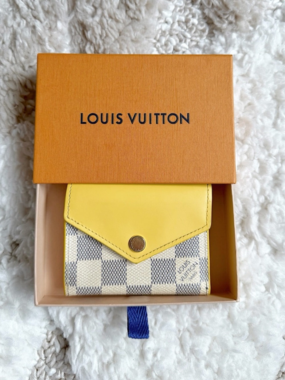 LOUIS VUITTON Jaune Pale Damier Azur Leather Canvas Zoe Compact Envelope Wallet - Picture 2 of 15